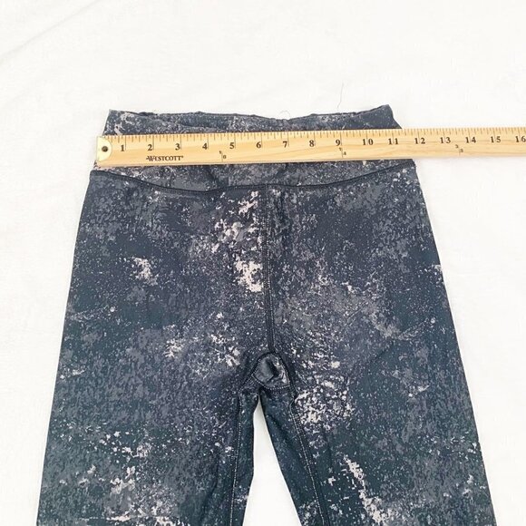 5/$25 Under Armour heat gear compression outer space crop length yoga leggings - Picture 3 of 8